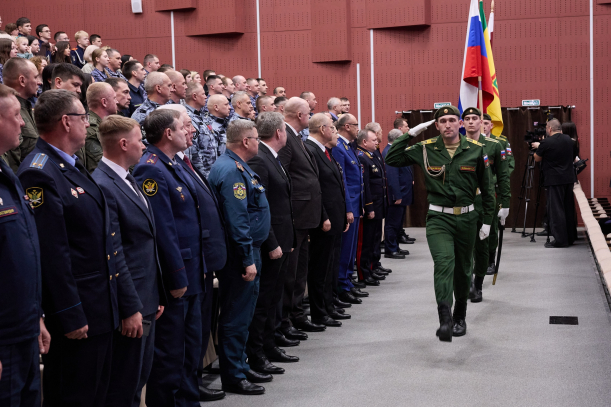 Поздравил сотрудников и ветеранов Росгвардии с 10-летием Федеральной службы войск национальной гвардии и 215-ой годовщиной со дня образования войск правопорядка