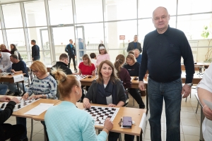Поддержал команду Законодательного Собрания на соревнованиях по шахматам и шашкам в рамках Спартакиады органов государственной власти Пензенской области