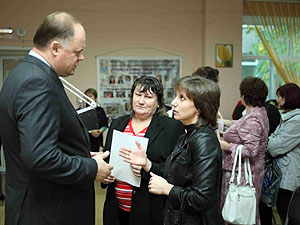 Избиратели благодарят своего депутата