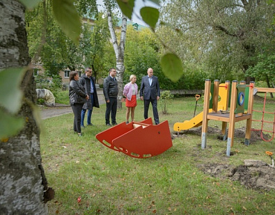 В сквере «Дружбы» выполнили монтаж игрового элемента