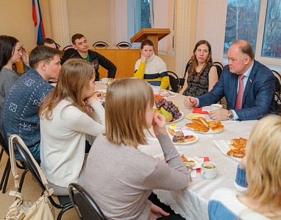 Молодым родителям рассказали о мерах государственной поддержки семей с детьми