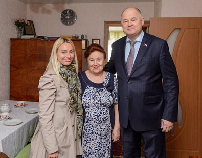 Вадим Супиков поздравил заслуженного учителя РФ с Днем учителя