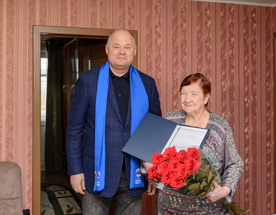 Вадим Супиков поздравил с 90-летием Аделаиду Зазулевскую