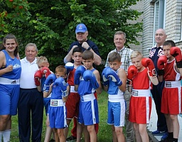 Вадим Супиков принял участие в массовой тренировке в День бокса