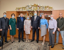 Вадим Супиков поздравил коллективы школ первого округа с наступающим Днем учителя