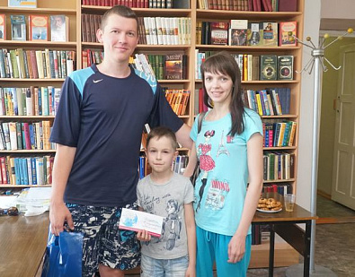 30 семей первого округа получили продуктовые наборы ко дню семьи